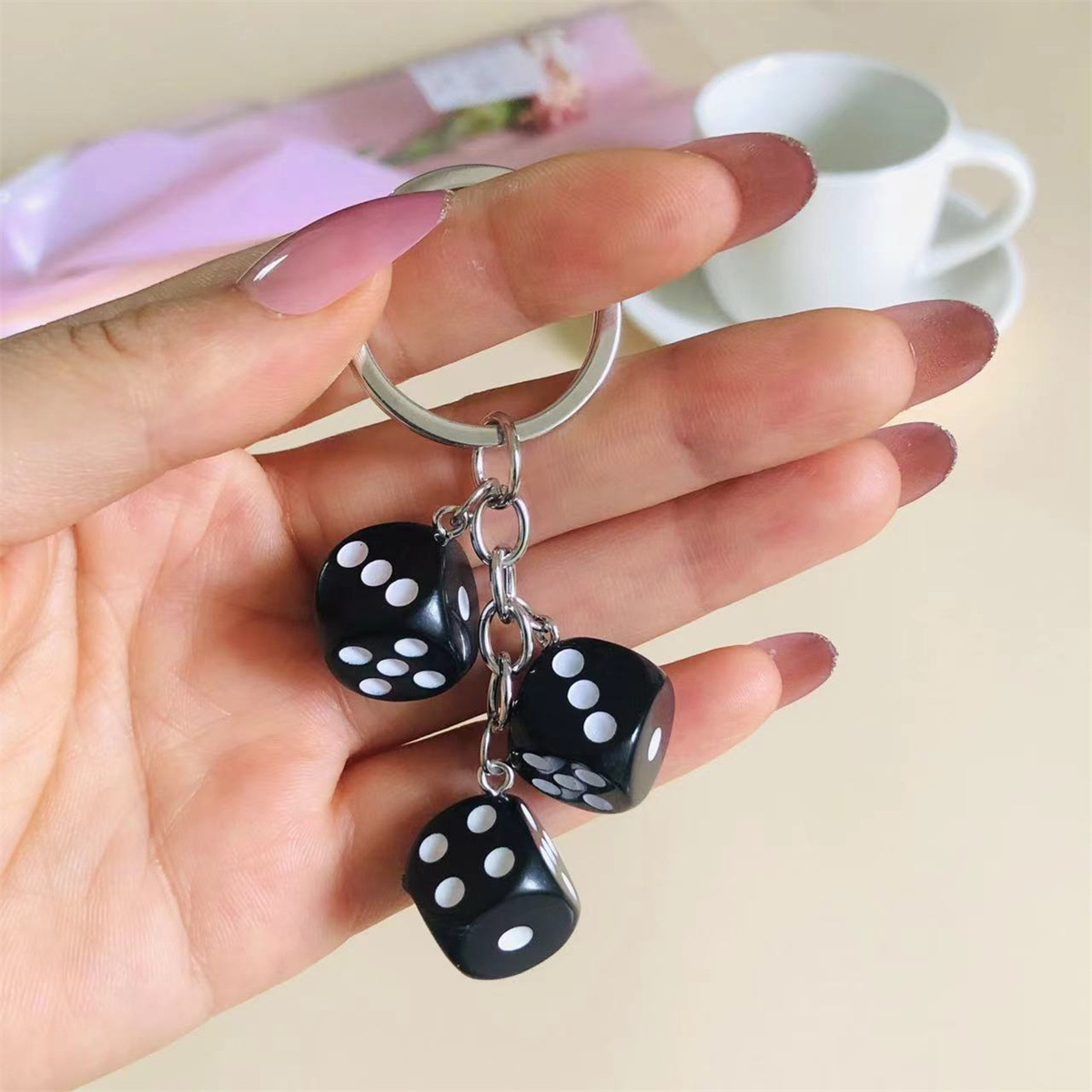 Gaming Accessories Gifts For Men - พวงกุญแจลูกเต๋า3D น่ารักสำหรับผู้หญิงผู้ชายกระเป๋าถือเครื่องประดับ DIY สำหรับเป็นของขวัญของที่ระลึกก้อนลูกบาศก์เครื่องประดับในรถยนต์